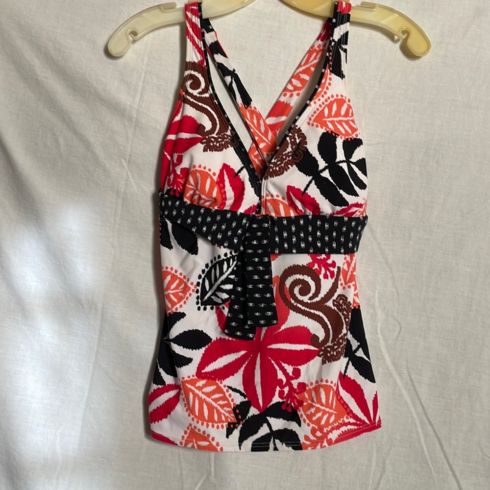 ☘️ Liz Claiborne Swim Top